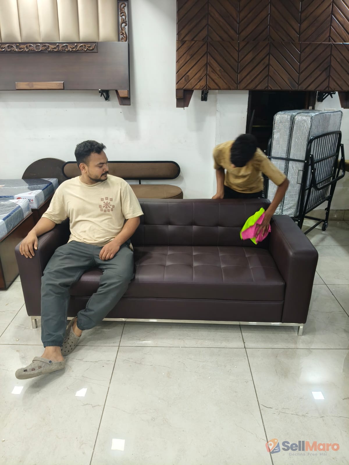 Single sofa with table